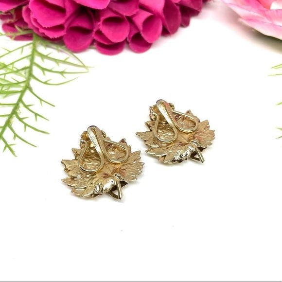 VINTAGE⚜️NAPIER Golden Leaf Heart Clip Earrings - Picture 5 of 8